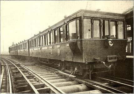 Electric train on the LOR, 1902